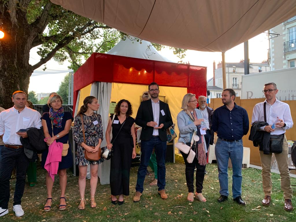 enedis_pdl's tweet photo. Une fois de plus nous sommes #partenaire des @RDV_Erdre, l'occasion de remercier les acteurs du territoires et de confirmer notre engagement à leur côté au service de la #transitionecologique 🤝🎷🌳 https://t.co/zh1DptLKWk