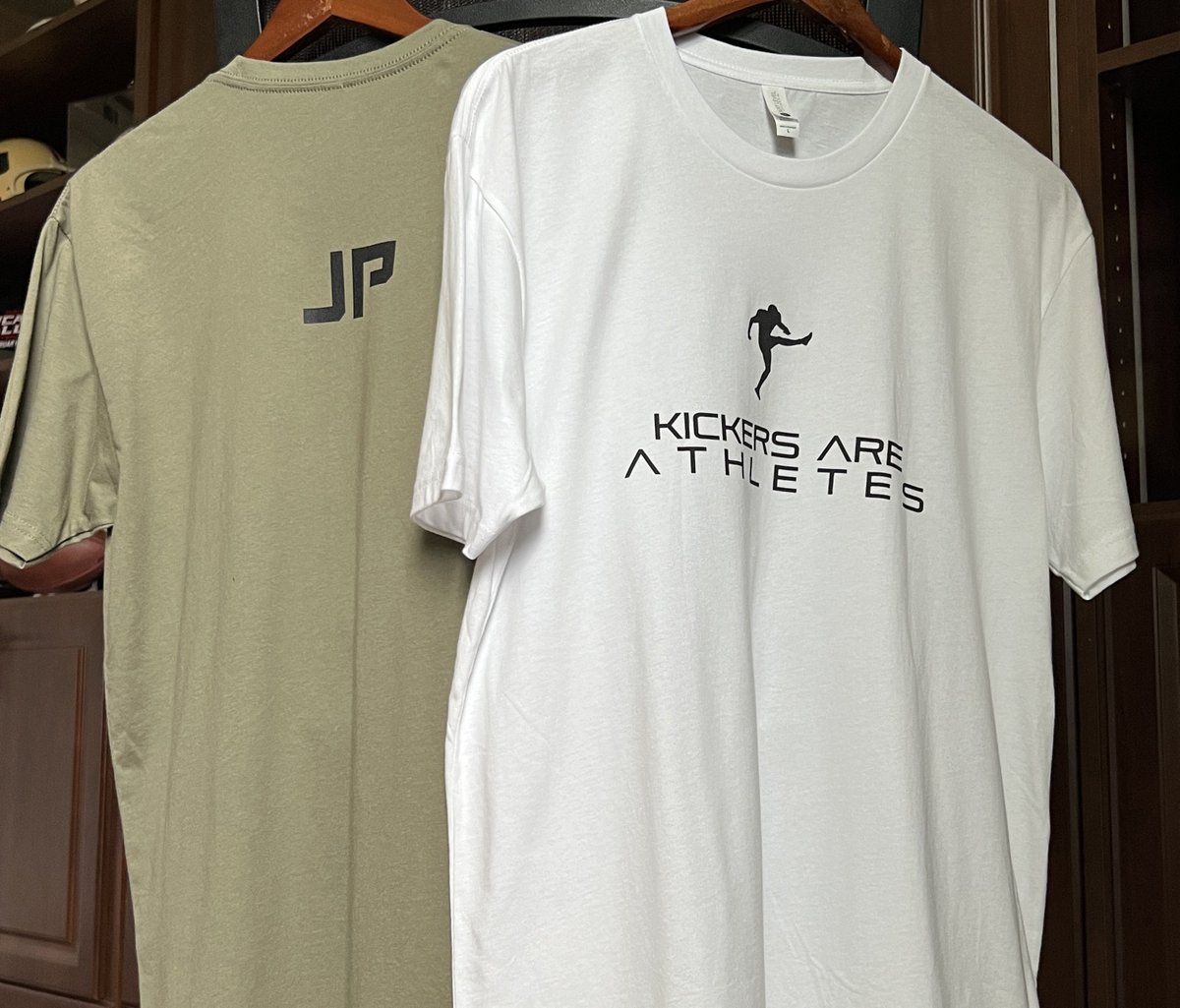 4thDownU's tweet photo. Thanks to @redford_jones19 for the #JonesPerformance swag! If you’re a specialist looking for off-field programs to improve your performance, visit: https://t.co/vU3HXcIOzW https://t.co/feTZzCXecw