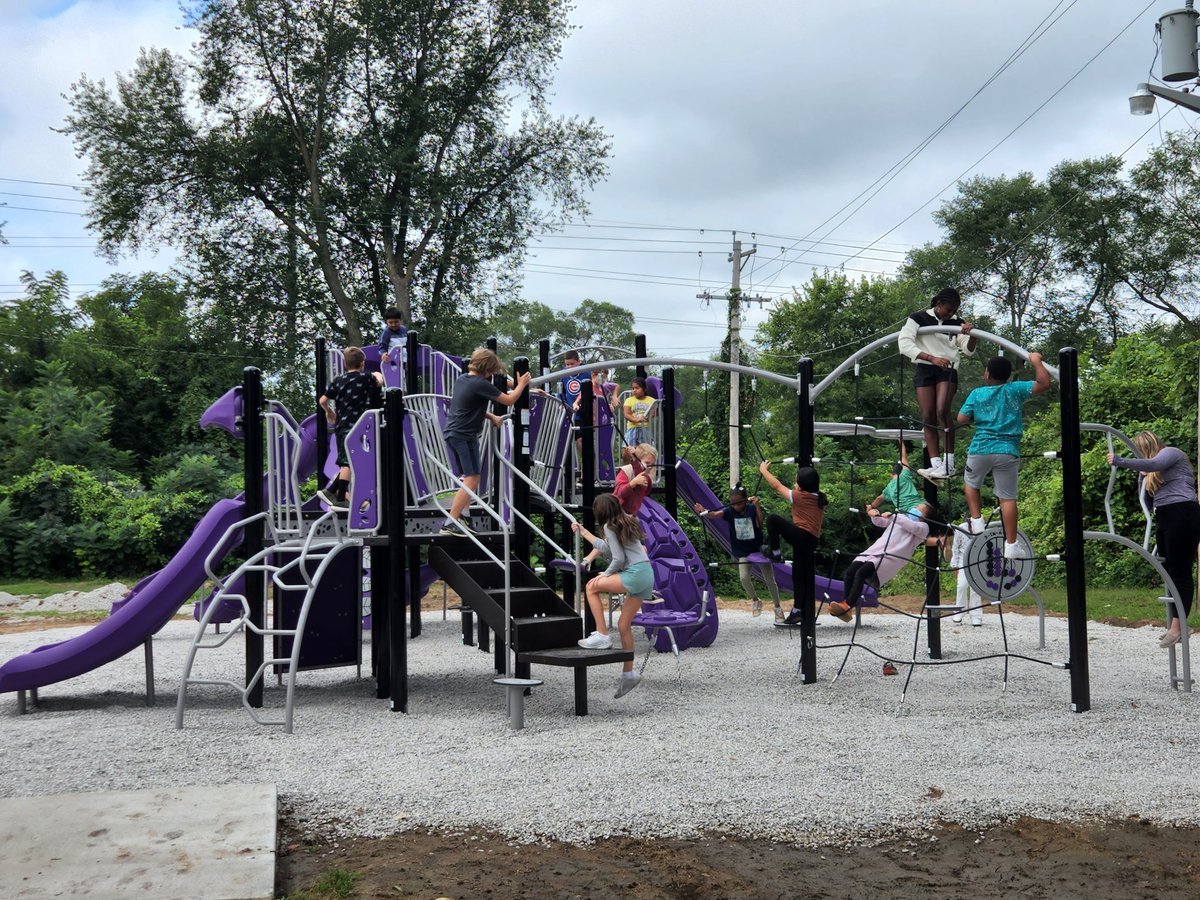 DrRLRocks's tweet photo. Sometimes you ASK and you shall RECEIVE. Huge Shout out to Heidi Huiskamp Collins for bringing Earl Hanson Elementary Schools' Playground wish to fruition. The smiles on the student faces are PRICELESS!
"One Team, One Goal, One RIMSD!" https://t.co/thtST16fKV