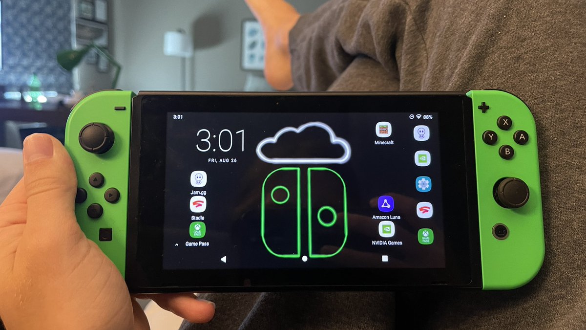 ValcoreVessi's tweet photo. It’s both bizarre and amazing that this is a thing now

#cursedgaming #xbox #nintendoswitch #jailbroken #stadia #cloudgaming https://t.co/5IOKlcc05G
