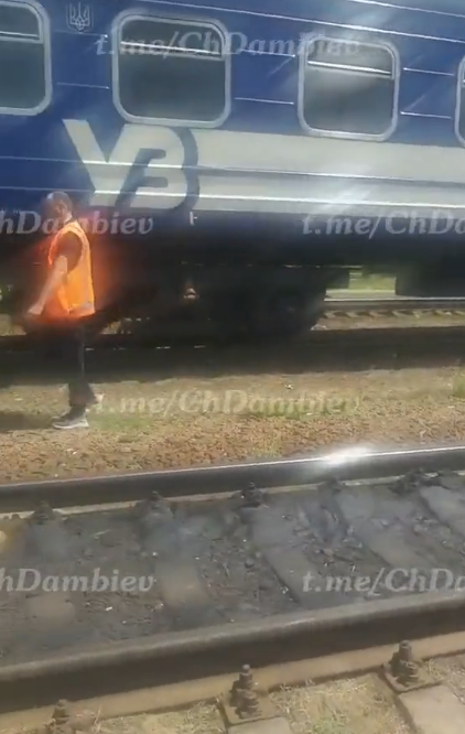 FbHC2AaVEAAOjHa?format=png&name=large