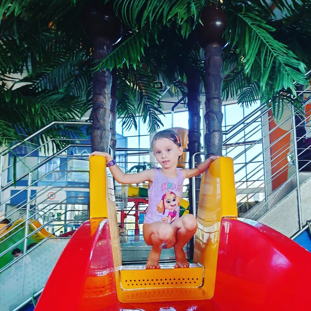 BasiaTheLegend's tweet photo. Why is the summer ending already?? #aquapark #slide #happy https://t.co/wNhBPjk7cz https://t.co/V4Jwcdf065