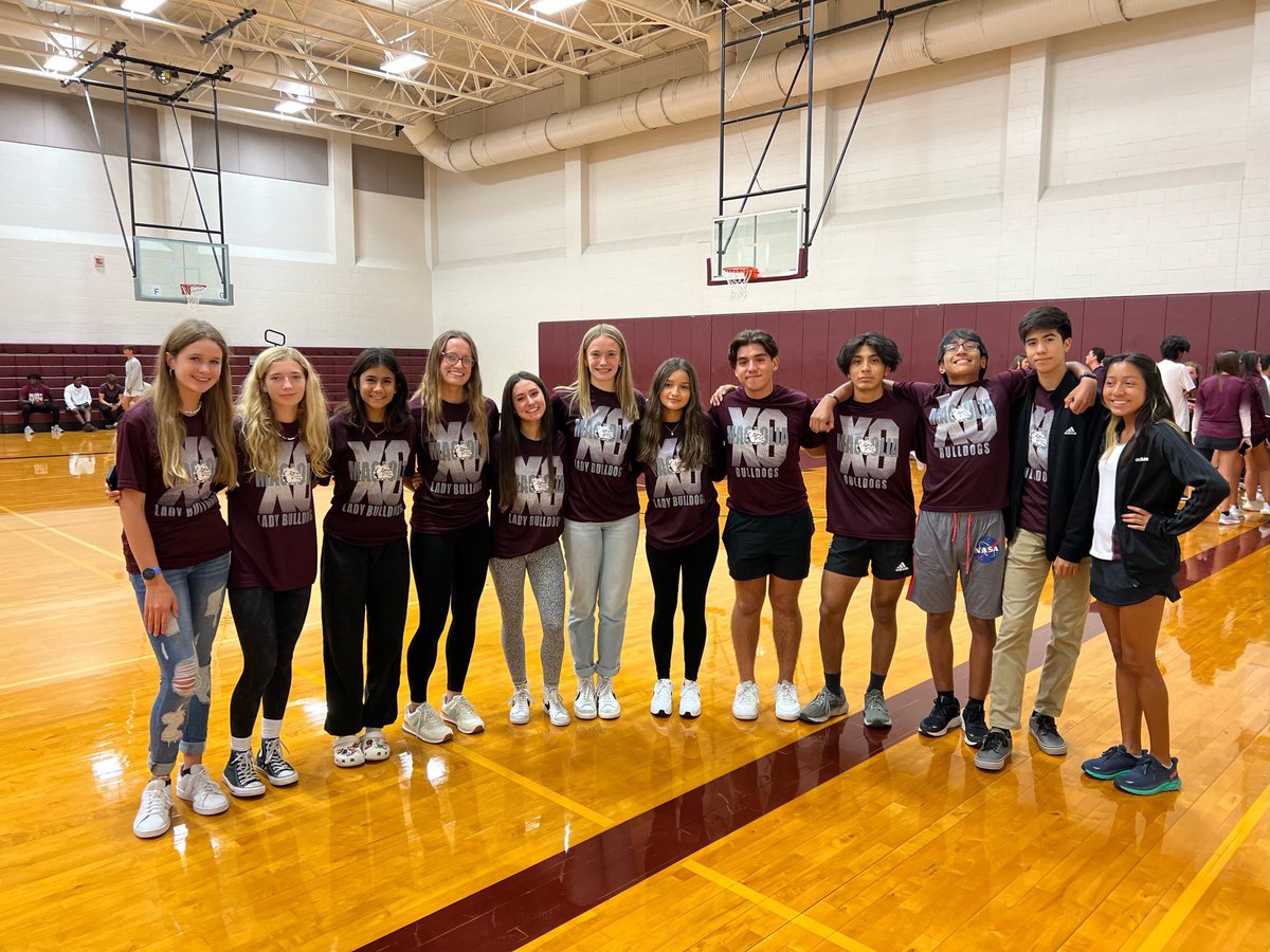 XC_Magnolia's tweet photo. First pep rally of the year
#DogsRunTogether https://t.co/c4B32TOz2V