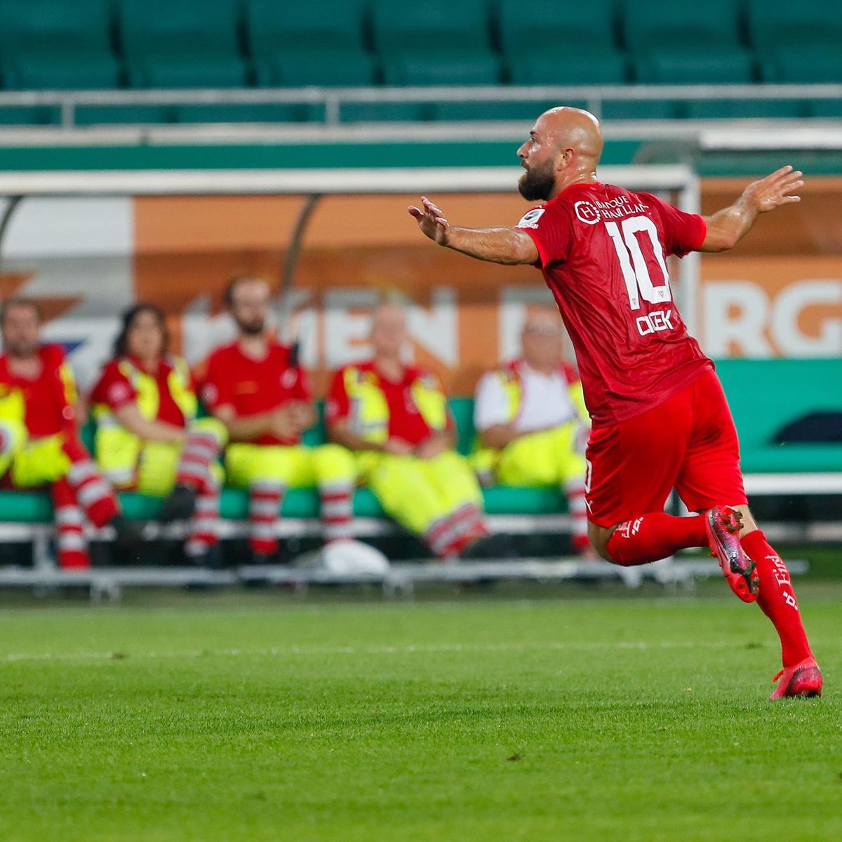 VaduzFC's tweet photo. GRUPPENPHASE, WIR KOMMEN!
Weil's so schön war, hier noch einige Impressionen von der gestrigen Sensation mit dem Einzug in die UEFA Europa Conference League Gruppenphase 📸

📈 Swipe nach links für die Match-Statistik.

📜 Hier geht's zum Spielbericht: https://t.co/qmp1Khs3Zt https://t.co/ScQsRsAOkX