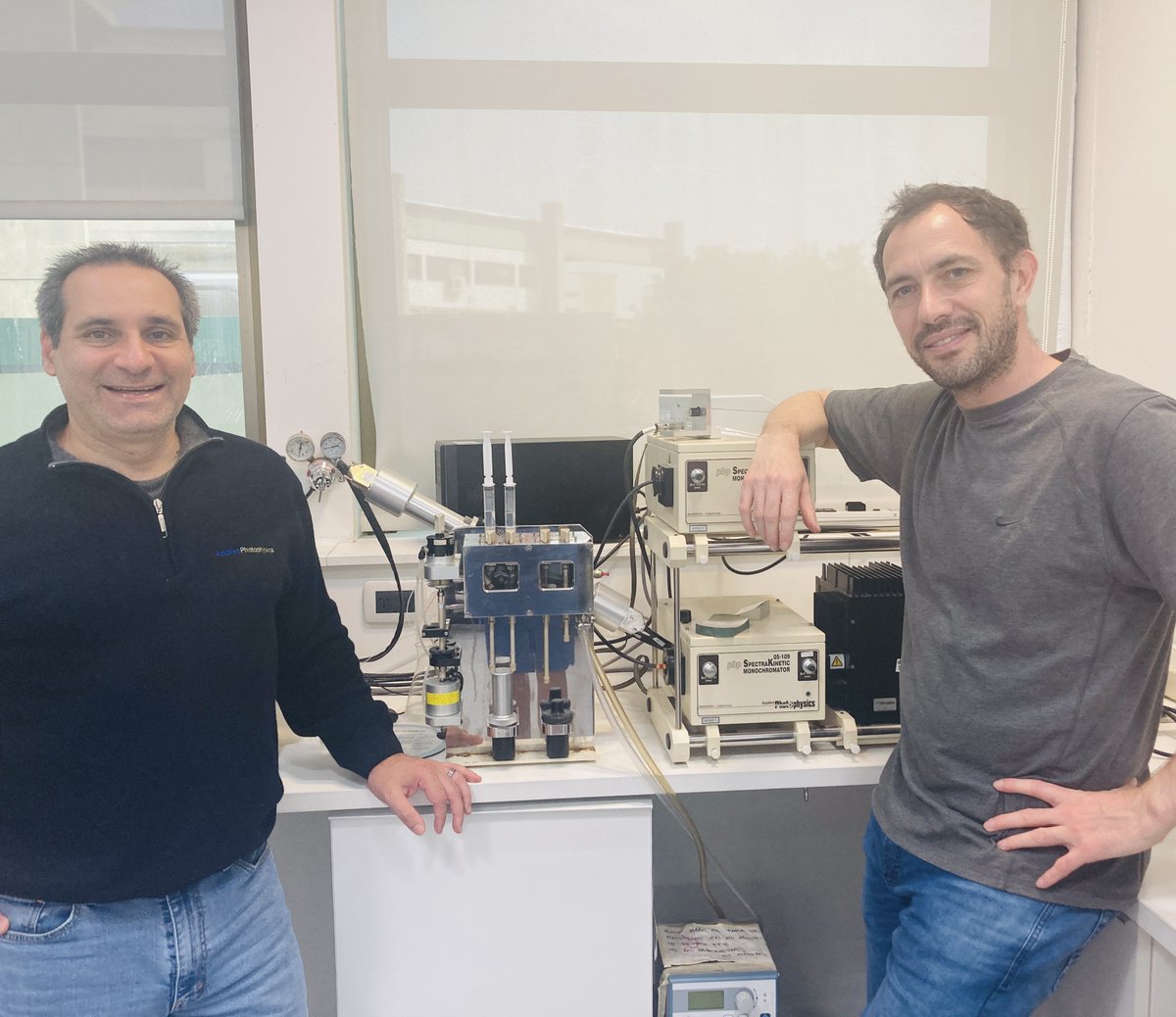 IBR_CONICET's tweet photo. Hoy recibimos en IBR a Marc Meglia, presidente de @photophysicslab 👉Durante su visita pudo charlar con nuestros investigadores y asesorarnos sobre el funcionamiento de uno de los equipos de #stoppedflow🦾

#appliedphotophysics #visitas #fluorometria #vinculación https://t.co/K1ytBfocFY