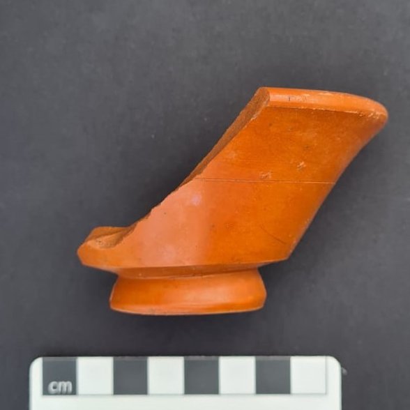 #RootsInTime dig diary day 4: Ooh! This is seriously lovely - a little Roman pot with the name POTTACV stamped on the base.

It's rare to get names in archaeology, but today's star find does just that: the potter whose workshop made this Samian ware cup was called Pottacus (1/3)
