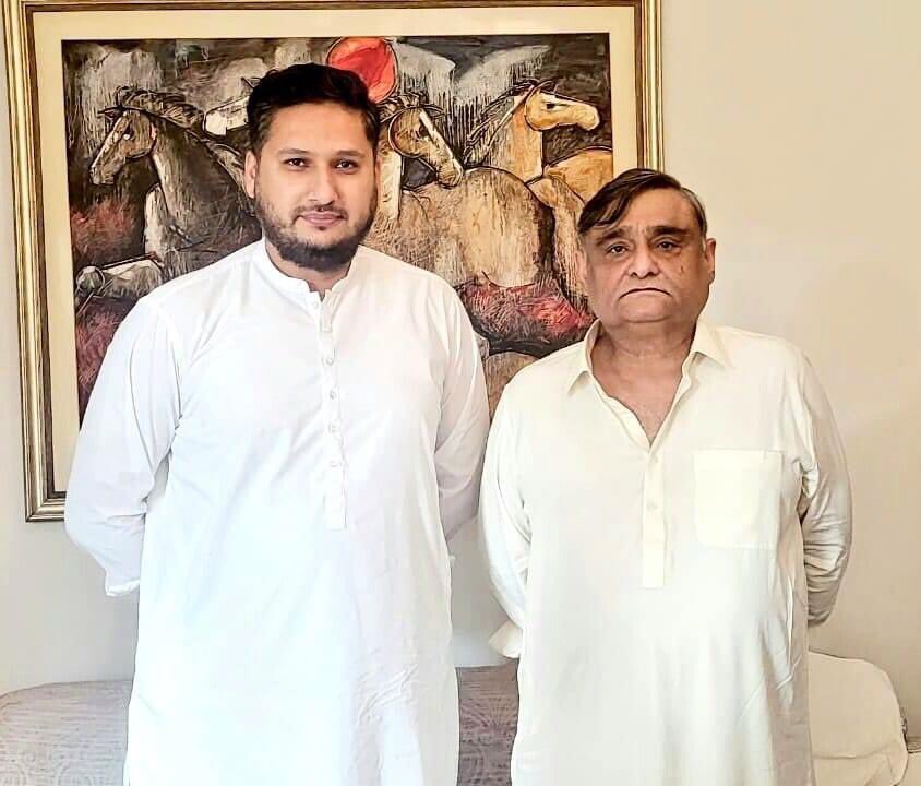 Waqasawanppp's tweet photo. سابق صدر پاکستان پیپلز پارٹی کراچی ڈویژن و چیئرمین ہائیر ایجوکیشن کمیشن ڈاکٹر عاصم نے سندھ کونسل ممبر صاحبزادہ معظم قریشی سے ا��م ملاقات کی۔ ضلع کورنگی کے مسائل اور سیاسی صورتحال پر تبادلہ خیال ہوا۔
@SMoazzamQureshi 
#PakistanPeoplesParty https://t.co/83ORWUh0i0