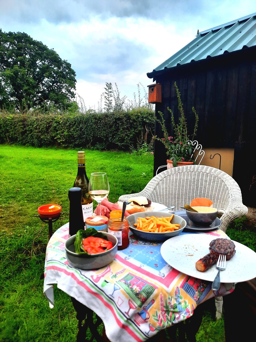 rubieruthie's tweet photo. Meanwhile at Carr Cottage 🏡.........
Always marry a man who enjoys food and drink as much as you do https://t.co/KT1f3eKEuI