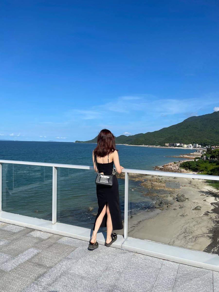 041198wan's tweet photo. 你可能不懂夏天不穿内内的块乐#海风# https://t.co/MqRFNejDwC