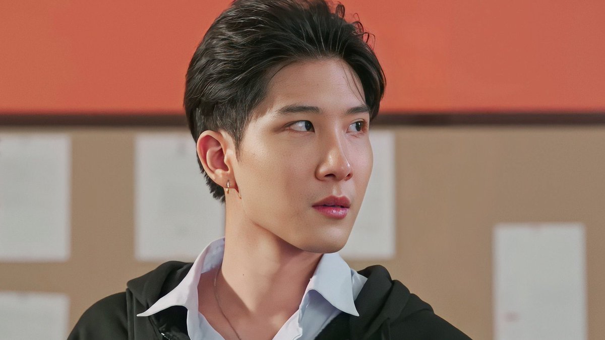 moonlightstarsa's tweet photo. eu fico de boca aberta o quando esse garoto é lindo gente 

era só metade dessa beleza

#TheEclipseSeriesEP3 https://t.co/qBzNH2ryac
