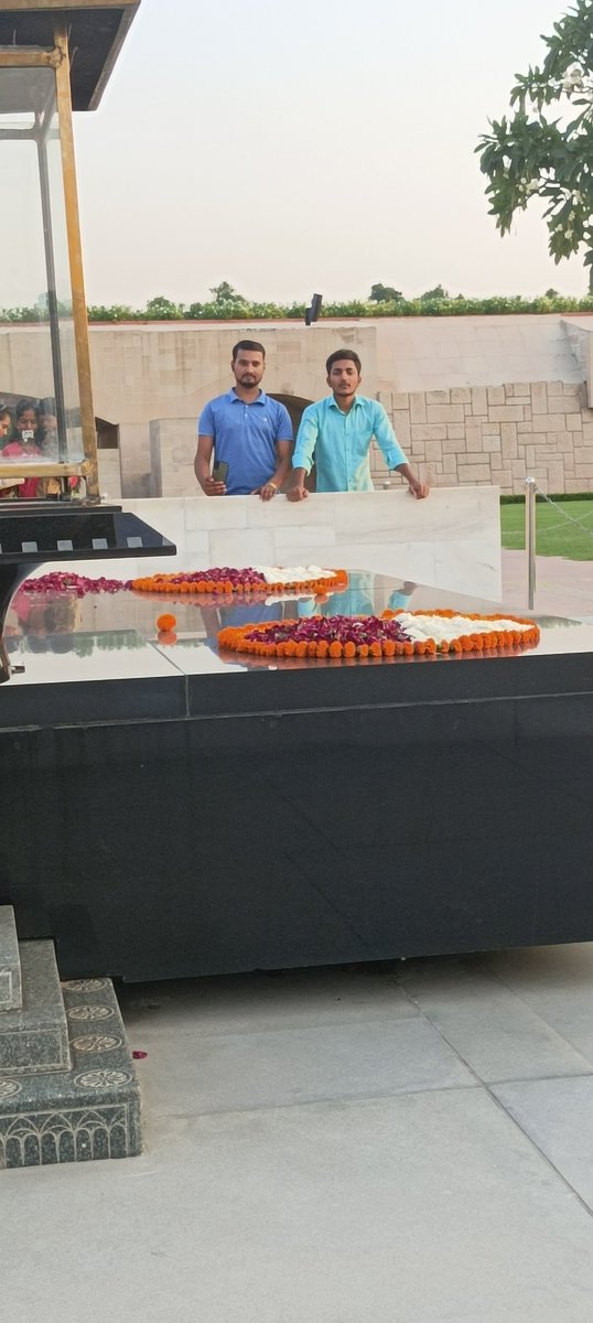 VivekLoyalist's tweet photo. Visiting Mahatma Gandhi Smriti at Raj Ghat in New Delhi today.
@VivekLoyalist @BabluAlam @sabir96313 https://t.co/0QTK6Xd4zP