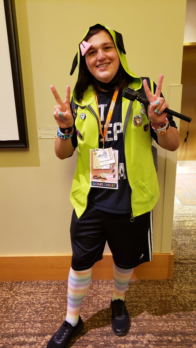 JGIsNotAFox's tweet photo. @SCR4TCHK4T 's Flutt-Gir-Shy cosplay! https://t.co/1w08Huning