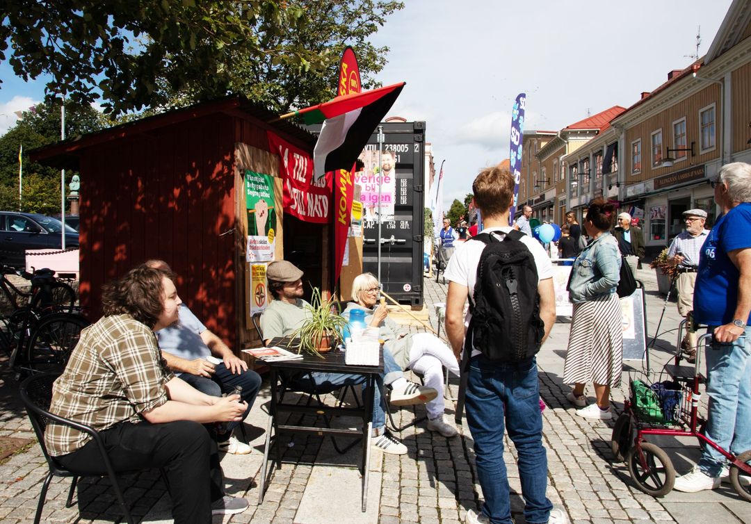 Full aktivitet i valstugan. Besök du också våra valstugor.
Rösta på Kommunistiska Partiet i kommunvalet.
#val2022 #socialism
🚩Stöd Kommunistiska Partiet
💰Swisha 123 563 6998
✊ Bli medlem - e-posta till info@kommunisterna.org
📰Läs Proletären - proletaren.se/prenumeration