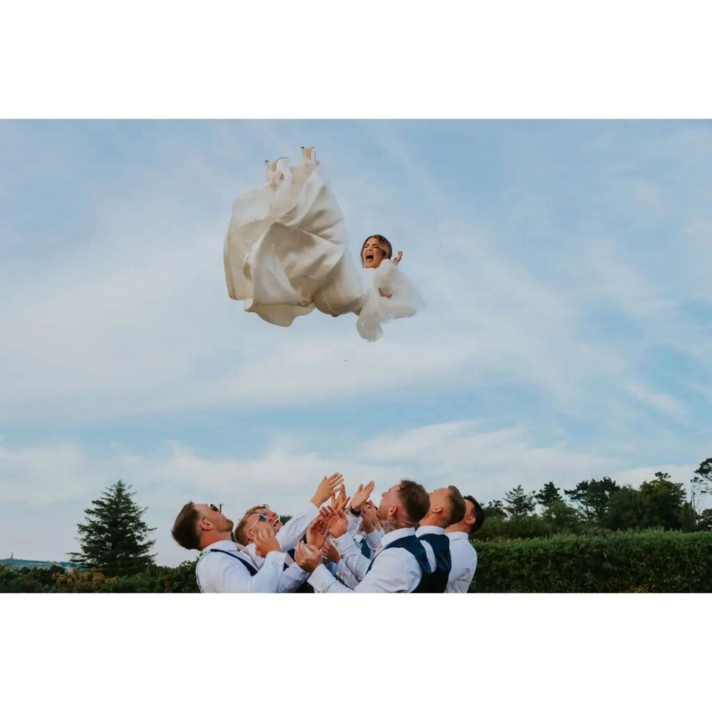 stevenprebble's tweet photo. 10 frames from the beautiful summer wedding of Harriet and Jamie. 

An absolute pleasure to be part of their special day. 

I've had the pleasure of working alongside Harriet before at a wedding as she is a talented hair stylist. Check her out at @harrietwoodhair 

Make up -… https://t.co/DBzaVF5ISF
