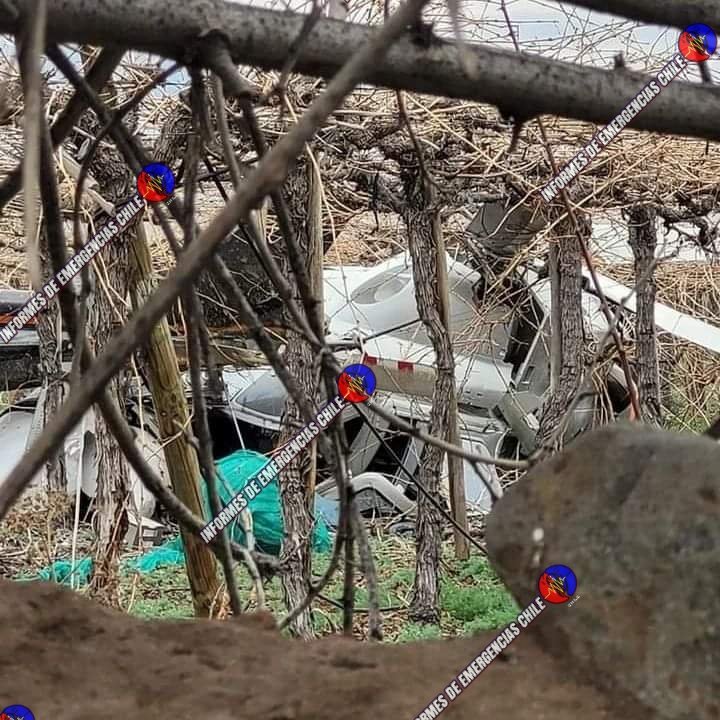 fdo2000's tweet photo. 🔴 Último Minuto
Accidente aéreo se registra en sector Las Bandurrias en San Esteban Región de Valparaíso, se trata de caída de Helicóptero el cuál falleció el piloto, en el lugar trabaja Bomberos Santa María, San Esteban y Carabineros @biobio @chile_accidente @Pabl0Manzanares https://t.co/0g2lc70tPp