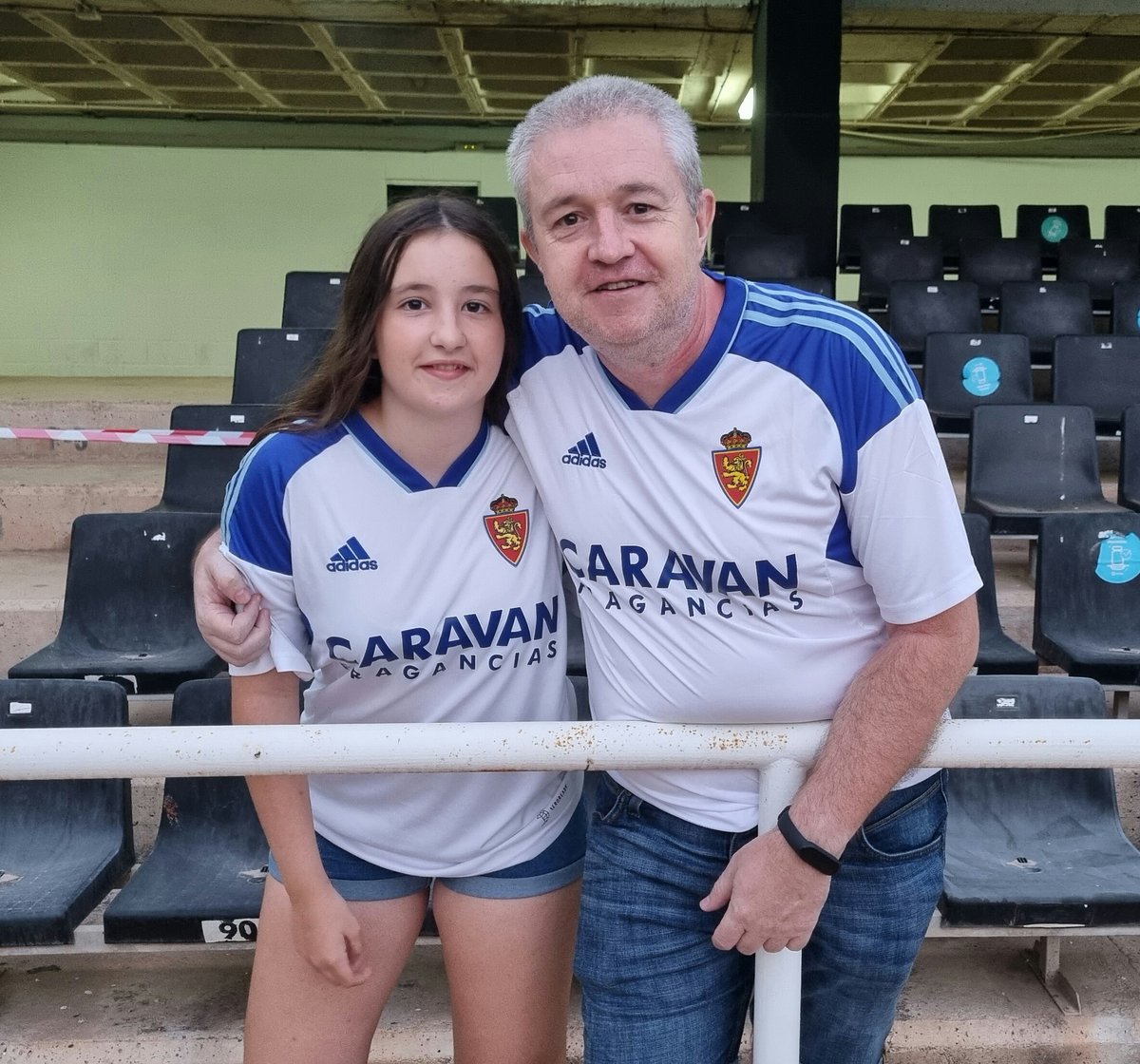 RealZaragoza's tweet photo. La afición blanquilla comienza a llegar al estadio. 😍

🙌👏 ¡Preparados para animar!

#DefendiendoAlLeón 🦁
#CartagenaRealZaragoza https://t.co/0h4QqdnfNJ