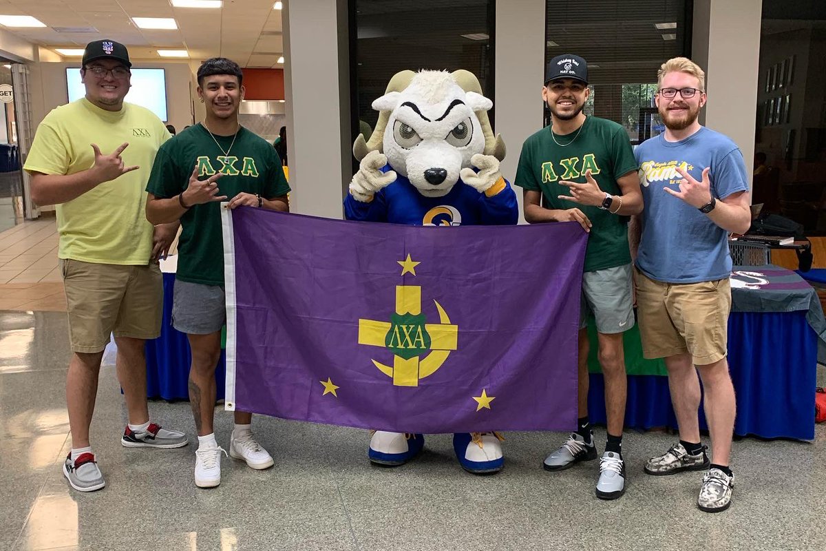 LambdaChiASU's tweet photo. First week of classes are in the books!!! We hope everyone had an amazing first week to the school year!! You know it’s going to be a good semester when Roscoe says Rush Lambda Chi!!🤟🏽🐏#ChopsUp #ChopsOnTop #ΛΧΑ https://t.co/N7fd3nCnyr