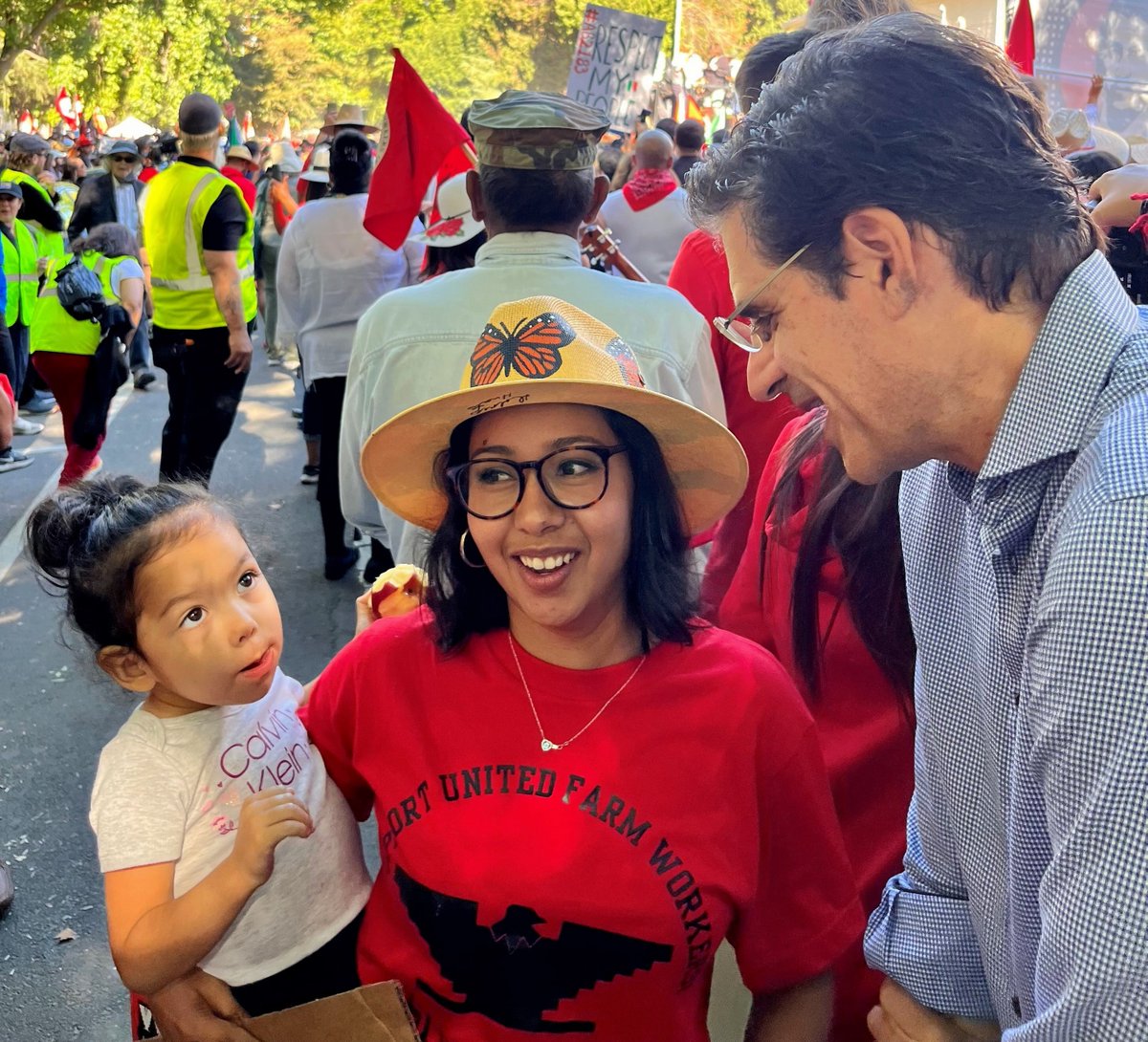 SenJoshBecker's tweet photo. Today I marched with @UFWupdates &amp; labor activists who are urging @CAgovernor to sign #AB2183, giving farmworkers greater access to vote in union elections. 

I’m proud to coauthor and stand with @AsmReyes47 @SenMariaEDurazo @LorenaSGonzalez @CaliforniaLabor. #SiSePuede https://t.co/Bumguozyxn