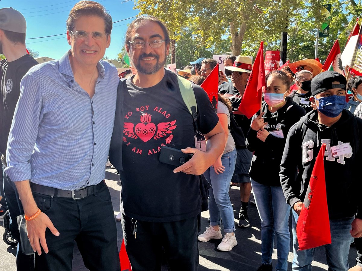SenJoshBecker's tweet photo. Today I marched with @UFWupdates &amp; labor activists who are urging @CAgovernor to sign #AB2183, giving farmworkers greater access to vote in union elections. 

I’m proud to coauthor and stand with @AsmReyes47 @SenMariaEDurazo @LorenaSGonzalez @CaliforniaLabor. #SiSePuede https://t.co/Bumguozyxn
