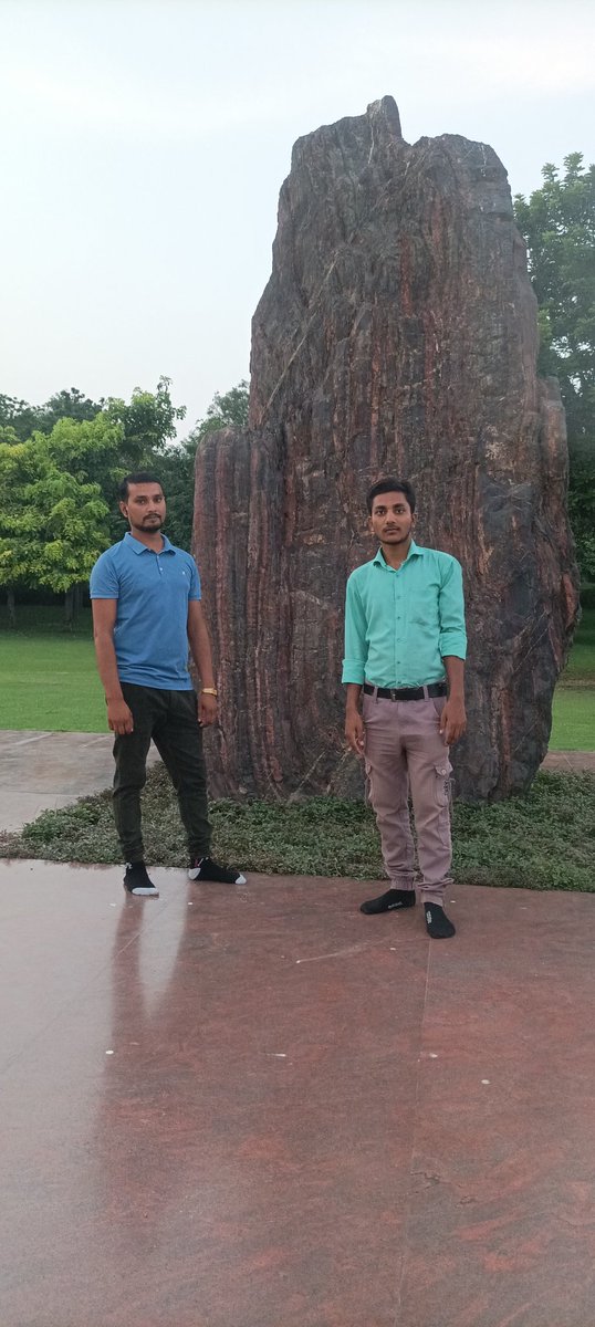 VivekLoyalist's tweet photo. Visiting Former Prime minister #Indra Gandhi Smriti at SantiVan in New Delhi today. @VivekLoyalist @sabir96313 @BabluAlam https://t.co/loDL2VLu6A
