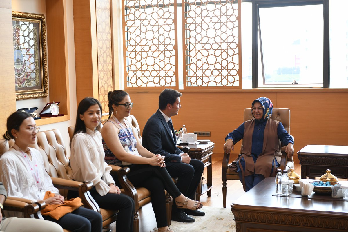 TBB's tweet photo. The second stop in the #LOCALINTERNational 2022 Istanbul program was @SancaktepeBeltr.
The participants met with the Mayor Şeyma Döğücü and then the sports, science and cultural facilities of the municipality were visited. @SeymaDgc https://t.co/z6Ro8cAFcj