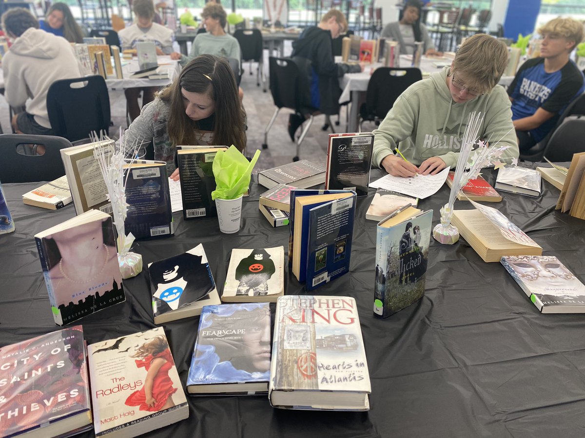 SBoroHSLibrary's tweet photo. What a fab Friday this was watching our SHS students engage in fun activities selecting their independent reading books!  @Springboro_SHS @SpringboroHS_AP https://t.co/cSsGQCqC8C