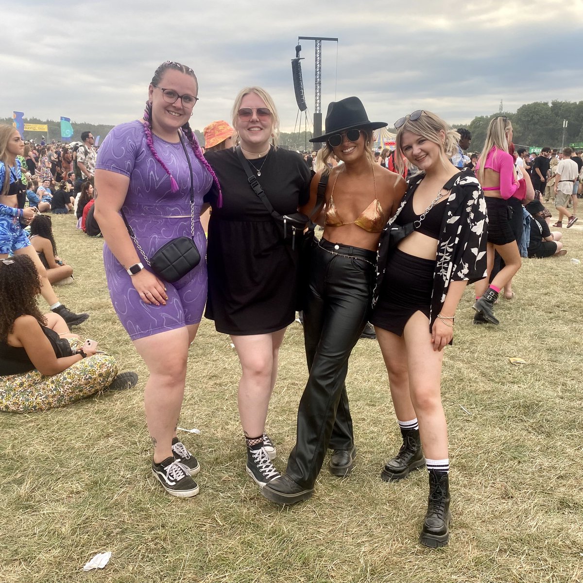 chl0eadkins's tweet photo. @OfficialRandL Matty Healy suck my tits #NoMusicOnADeadPlanet https://t.co/xJCGypedVT