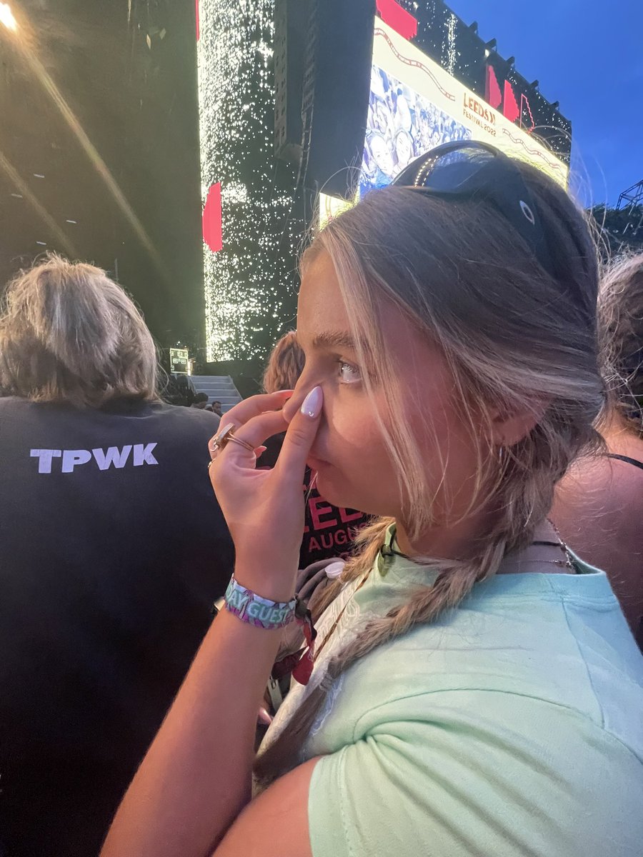 Whoever farted in the crowd needs to go to a&amp;e #NoMusicOnADeadPlanet