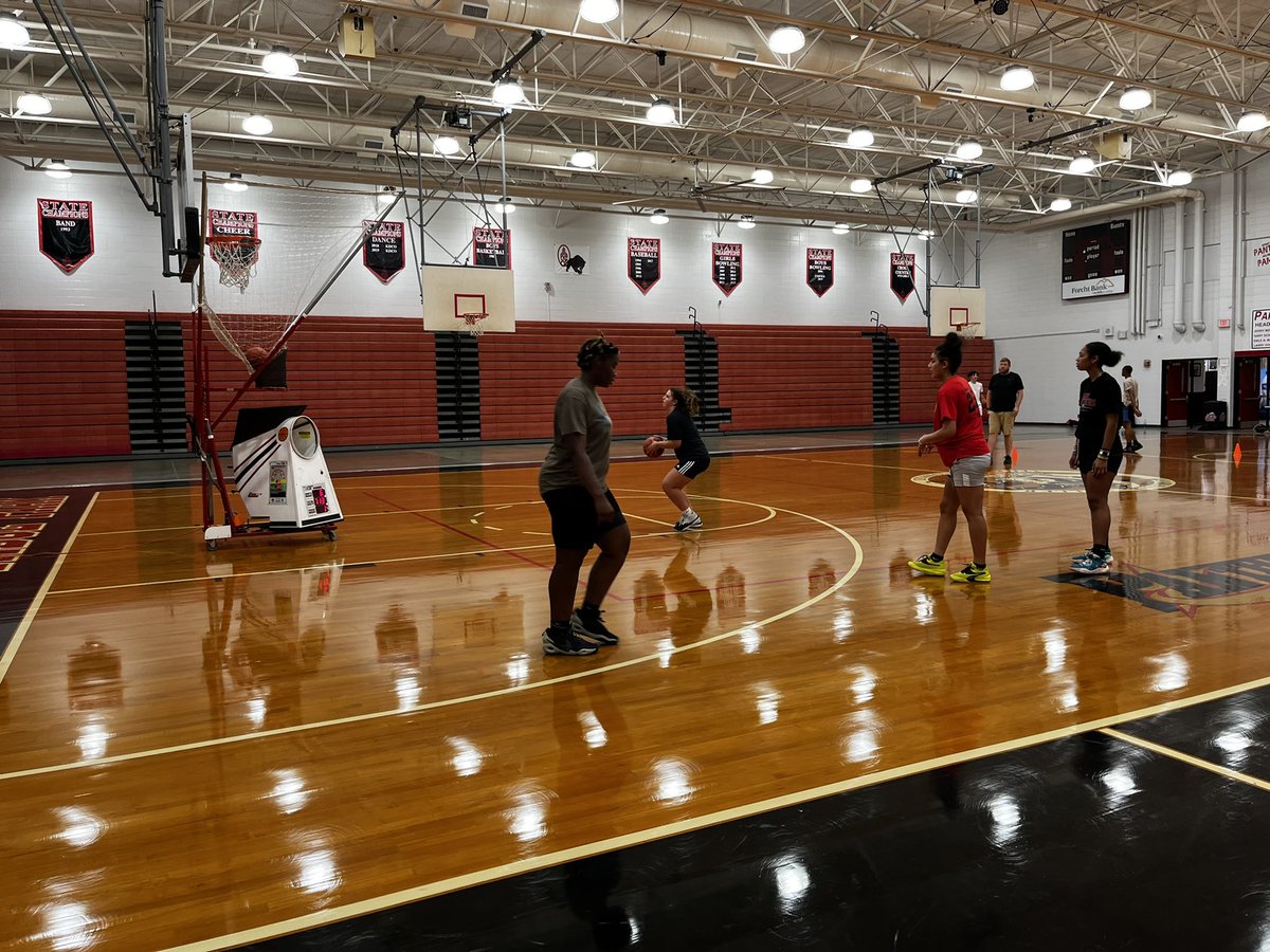 Got the girls Getting some shots up today. Keep working ladies!! <a href="/bre32jones/">Breanna Jones</a> <a href="/jay_jay799/">Jayme</a> <a href="/alyssafox_24/">Alyssa Fox</a> <a href="/jeannae_bolin41/">Jeannae Bolin</a> <a href="/Coachblack23/">Coach Michael Black</a>