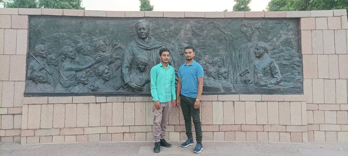 VivekLoyalist's tweet photo. Visiting at Rajeev Gandhi Memorial at Near SantiVan New Delhi today. @sabir96313 @Bablualam https://t.co/1cKoyz5alt