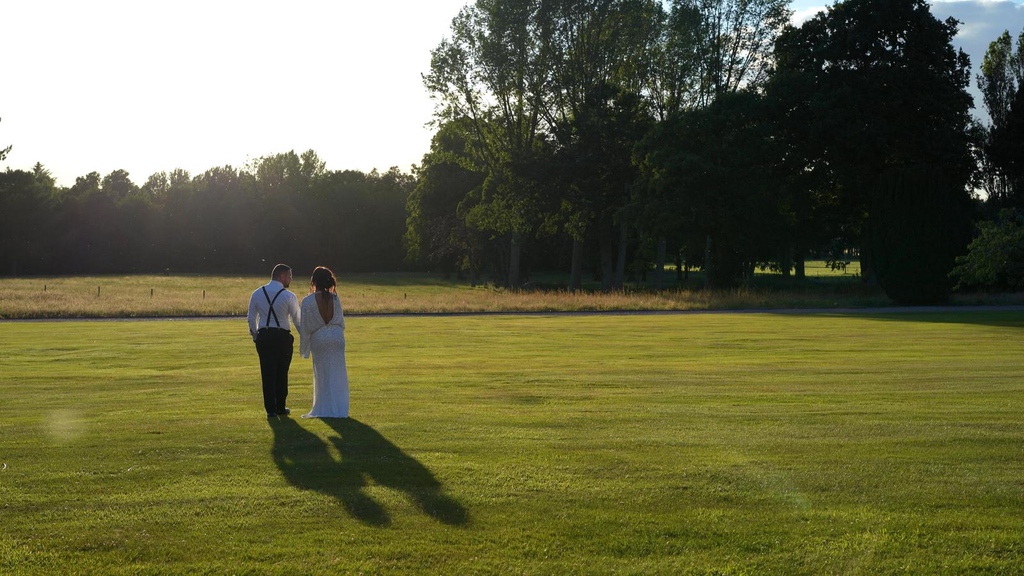 LoveGetsSweeter's tweet photo. Just casually hanging out in the most beautiful light...

Kirsty and Nick bringing ALLLLLL the style for their Capesthorne Hall wedding over in Cheshire!

Venue: Capesthorne Hall
Photo: @philsalisbury_ https://t.co/oNbyrMV8B7
