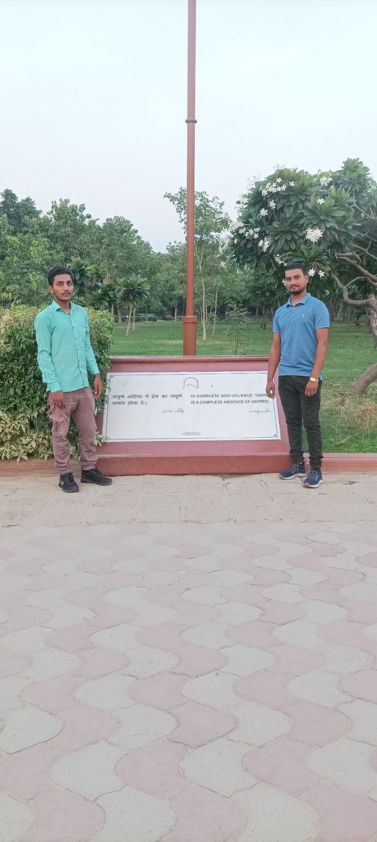 VivekLoyalist's tweet photo. Having fun with friends in the parks of Raj Ghat New Delhi. https://t.co/h6t8dRDV3k