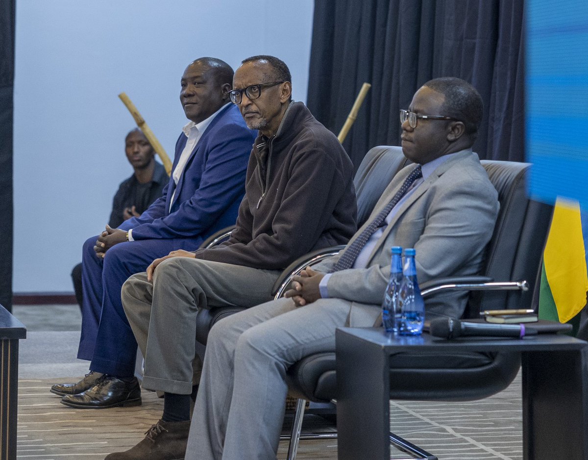 UrugwiroVillage's tweet photo. This evening in Rusizi, President Kagame interacts with over 400 opinion leaders from across the Western Province to discuss ways to continue developing this rapidly growing hub for trade and tourism. #CitizenOutreach https://t.co/prtf1Pwu6b