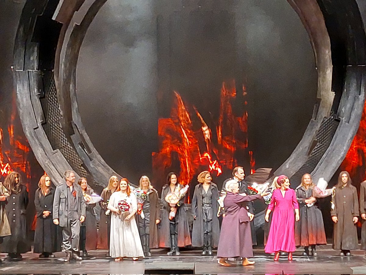 PirkkoYlisela's tweet photo. Ekaa kertaa #ooppera ensi-illassa sitten #Aleksanterinteatteri aikojen.
#Wagner #Ring #Valkyyria tarina vie mennessää, eikä 5h tuntunut missään. Upeat solistit ja orkka #ToiToiToi Jatkoa keväällä #siegfried 👍
@JohannaRusanen
@oopperabaletti #FNORing https://t.co/ziiNH9N82U