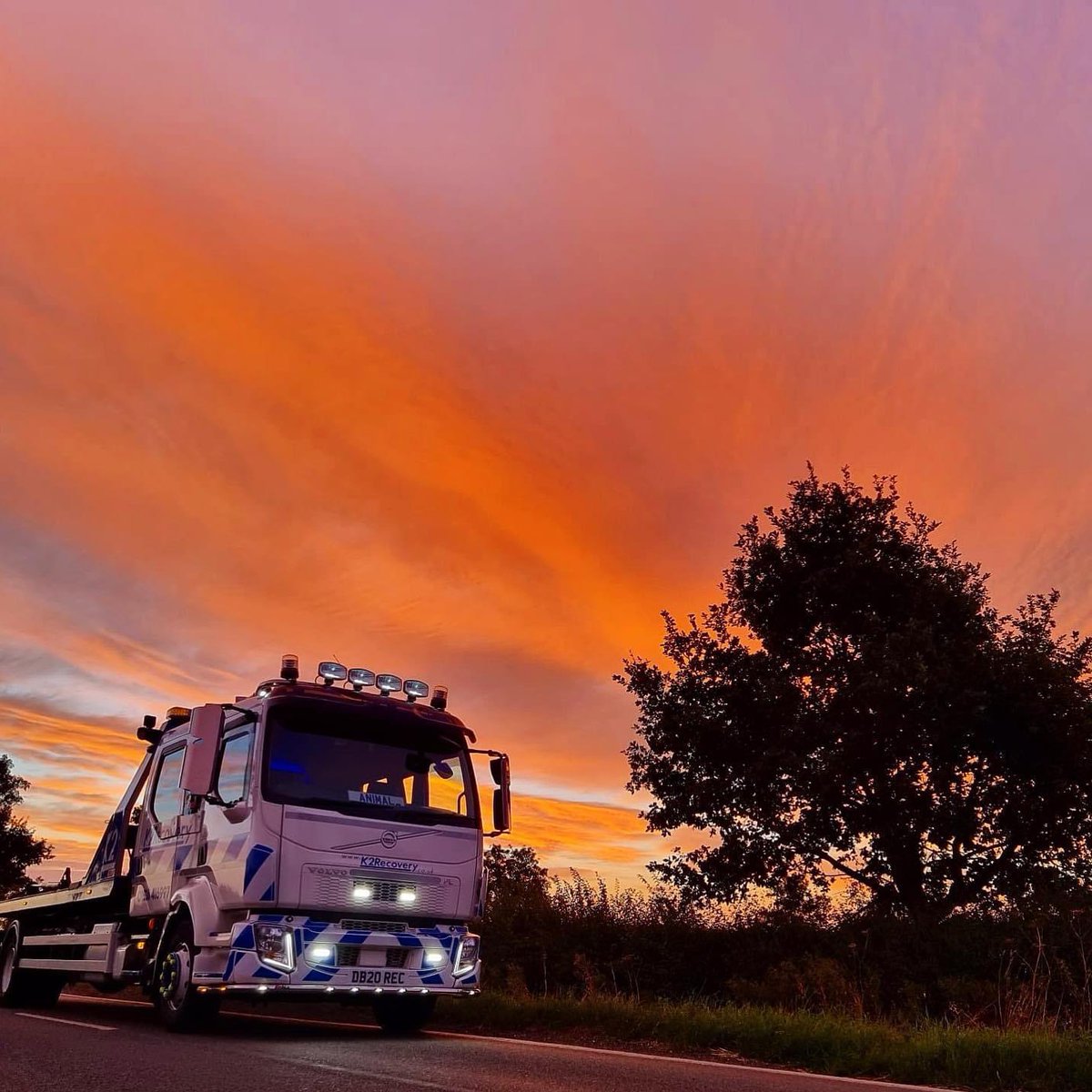 K2Recovery's tweet photo. It might be the end of the working week for most, but we’re here 24/7 everyday of the year if you’re ever in need of recovery or roadside assistance. Have a great bank holiday weekend, and stay safe #K2Recovery #Kettering #Northamptonshire #Recovery #RoadsideAssistance https://t.co/OdZLC9C6pA