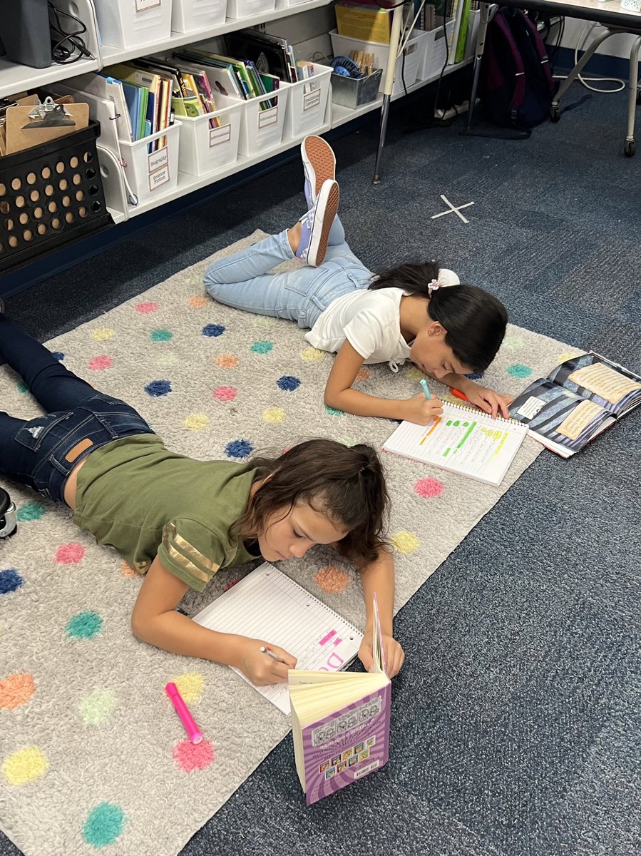 Ms_C_Rodriguez's tweet photo. The love for reading these students have makes my teacher heart so happy! 💗 @CannellaElem https://t.co/rFzewoOAXC