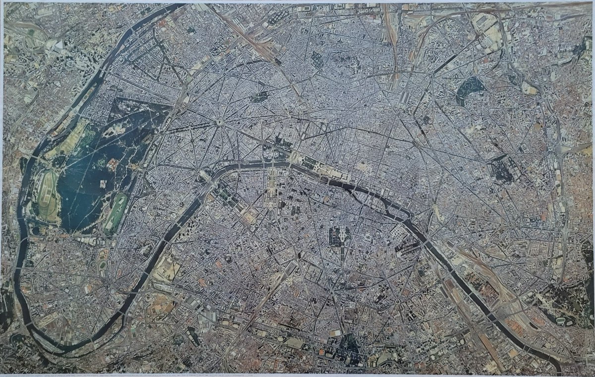 illinoisMAPS's tweet photo. Cette semaine on salue Paris!  
This week marks the anniversary of the Liberation of Paris during WWII, as well as the arrival of Joan of Arc in her attempt to do the same in 1429!
#IllinoisLibrary https://t.co/WDjFmeoHN1
