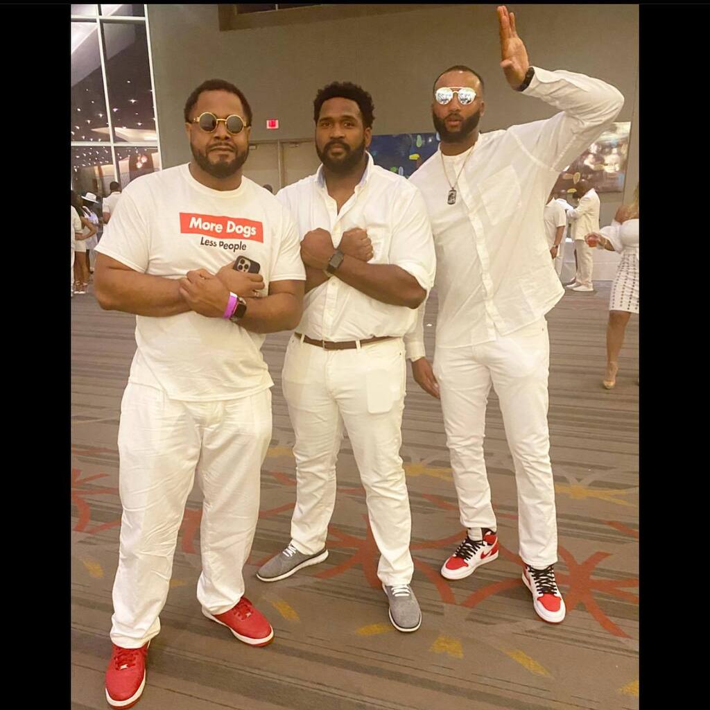 1actiondjack's tweet photo. More Dogs, Less People.. &amp; We Be Owtchea Chillin! 🐶🐶🐶🐕🐕‍🦺 #NationalDogDay #RQQ https://t.co/INLOMprO0W https://t.co/yvp7cTwChs