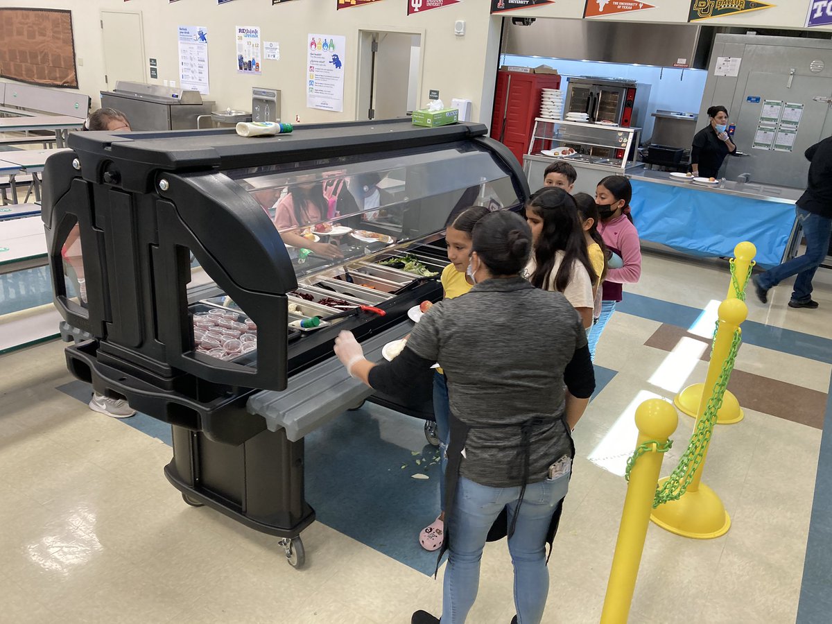 VVMS_Principal's tweet photo. Learning begins with a healthy body! Healthy body = Healthy mind. @ASAPolarBears @verodher @zjgalvan #PolarPride #Arroyoseco #Healthyschools #Allmeansall https://t.co/g0AY2vU5bs