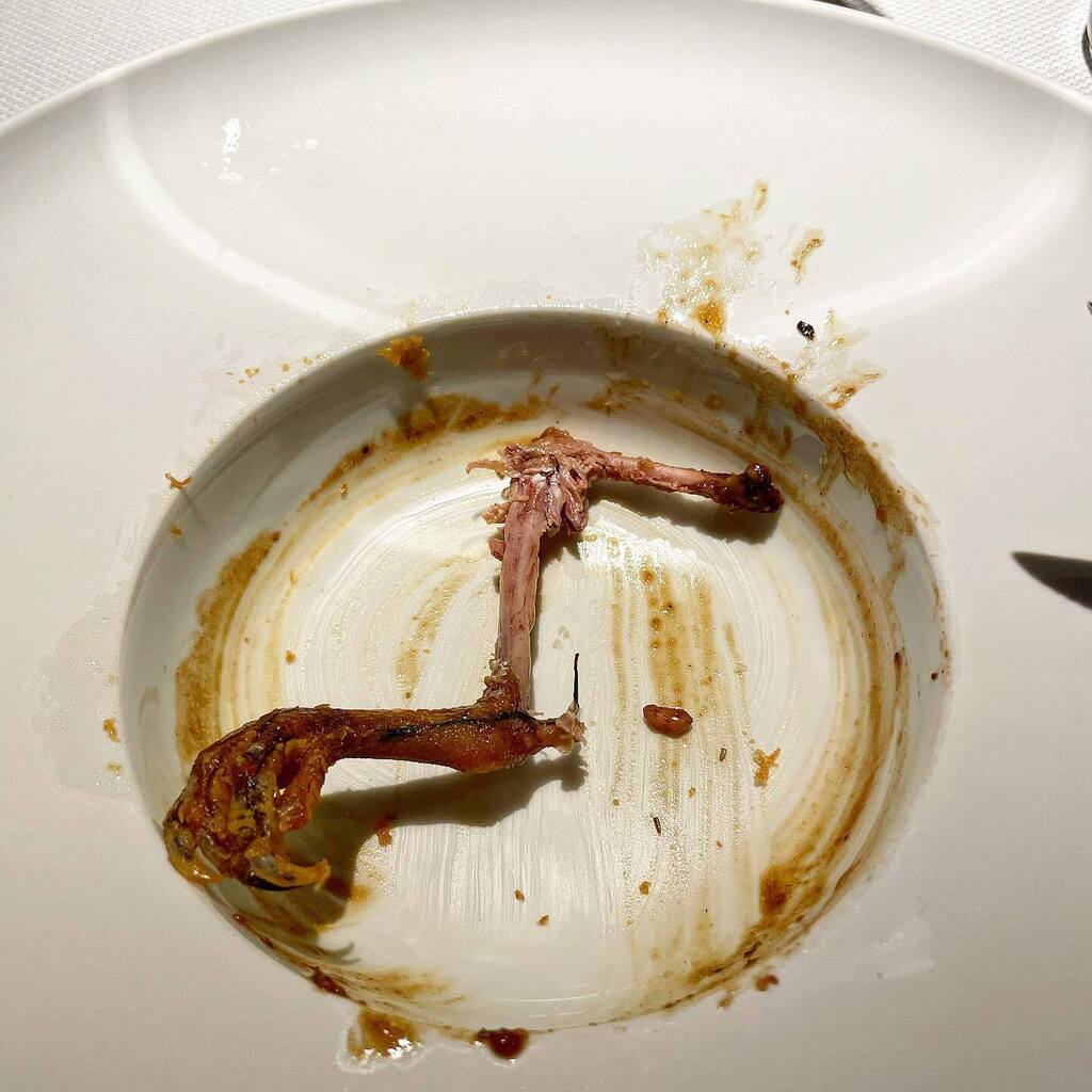 bushcook's tweet photo. Darf man in einem Sternerestaurant mit den Fingern essen?
Ja, unbedingt!!!
#sparklingbistro #munichrestaurants #taube #mitdenfingernessen #michelinstar #michelinstarred #michelinrestaurant #greatchefs #chefsofinstagram @restaurantsparklingbistro @juergenwolfsgruber @johann… https://t.co/FWTaz2aY2h