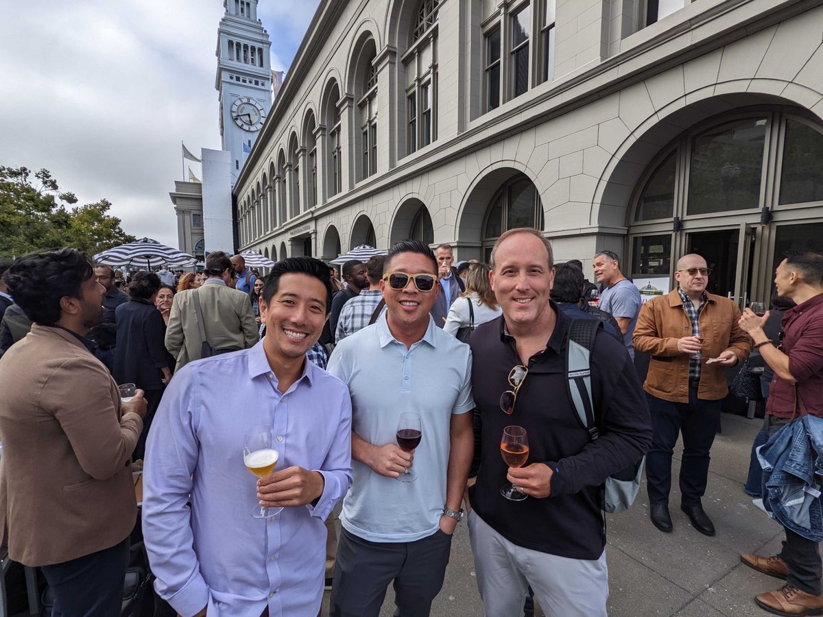 ZencoreGroup's tweet image. What a great time catching up with old friends and making some great new contacts. Thank you to the entire @googlecloud SF Enterprise sales and customer engineering teams for coming out last night. We set a new attendance record for a @ZencoreGroup happy hour :-) #zencore