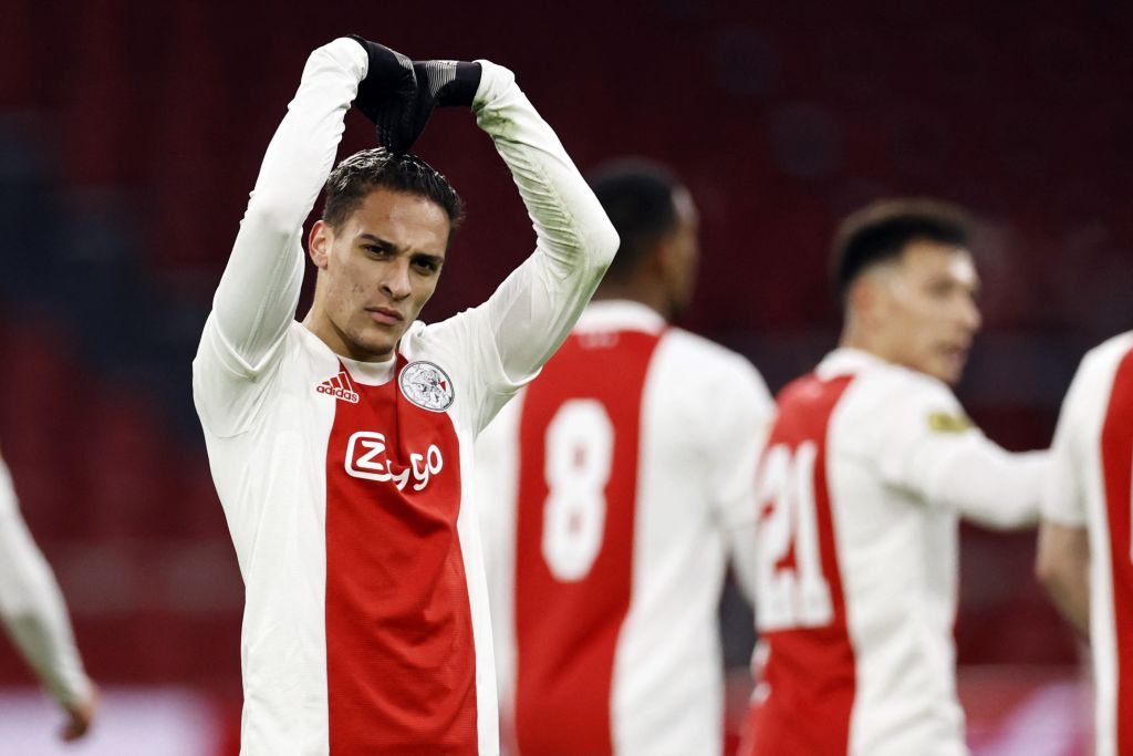 FabrizioRomano's tweet photo. ▫️ What happened today, Friday?

▪️ Excl. Antony: "Today, in a meeting with the club, I expressed my old interest in leaving, only this time with a considerable offer on the table. Others had already arrived! Ajax refused with argument that they only have 5 days to replace me". https://t.co/QOTU4UuAqo
