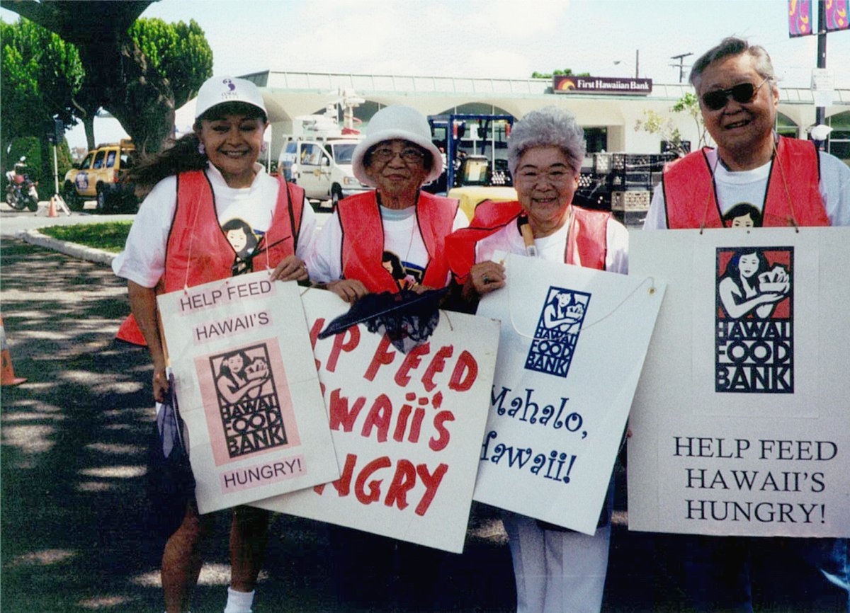 hawaiifoodbank's tweet photo. Less than 24h to go until #FoodDriveDay! #FlashbackFriday w/longtime partner @WindwardCity: “We are proud to partner w/@hawaiifoodbank to help nourish our neighbors and bring attention to the urgent and rising need to end hunger.” - Brian Yano, VP & Regional Manager JLL https://t.co/enHeF0ZoPO