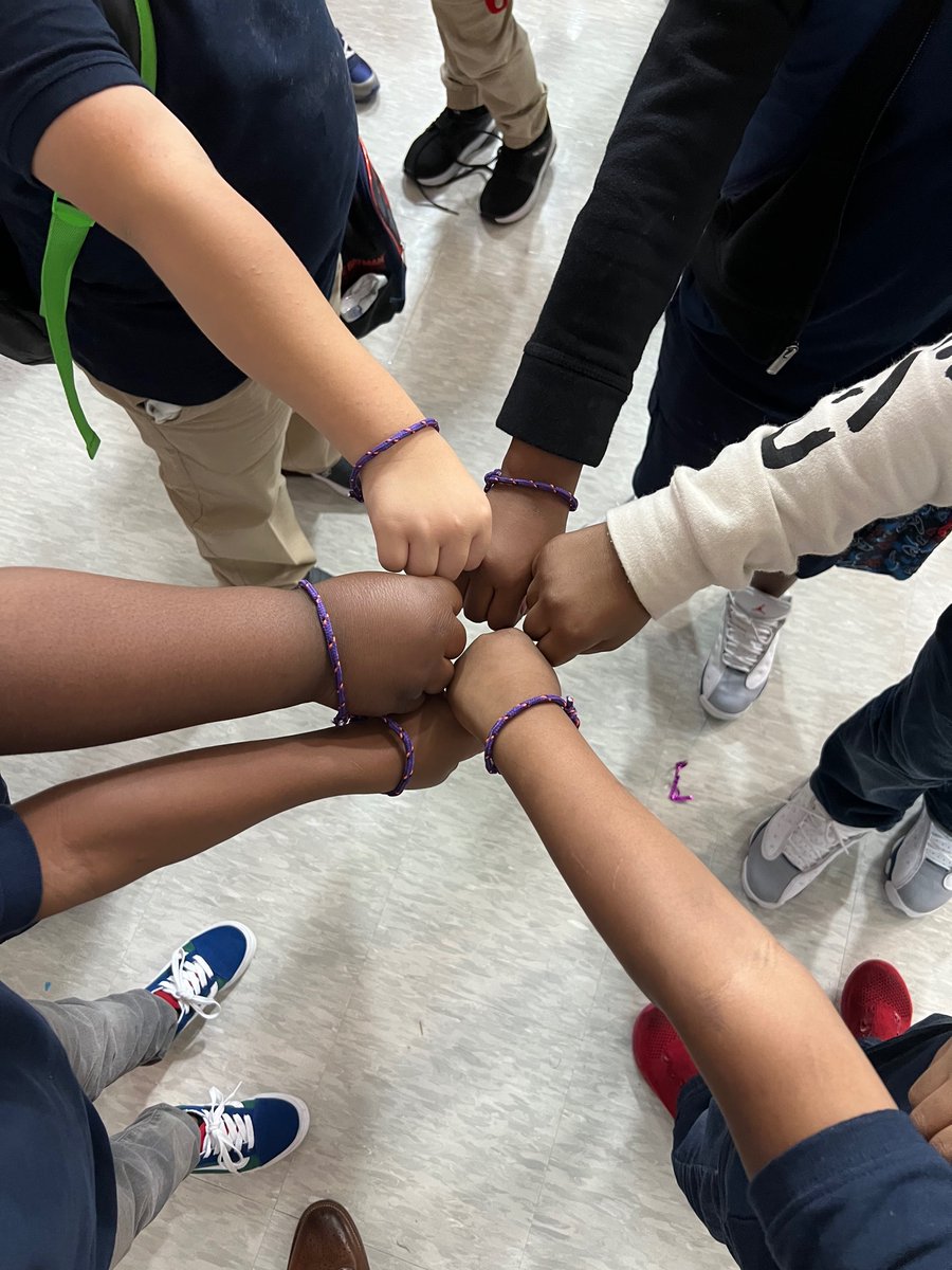 CMartinez_HISD's tweet photo. @CMartinez_HISD Our megawolves are all in on our Houses. The House of Courage, Curiosity, Integrity, Community, and Tenacity. It’s going to be a remarkable year as we @HISDREADY2RISE. https://t.co/4xodbee1XJ
