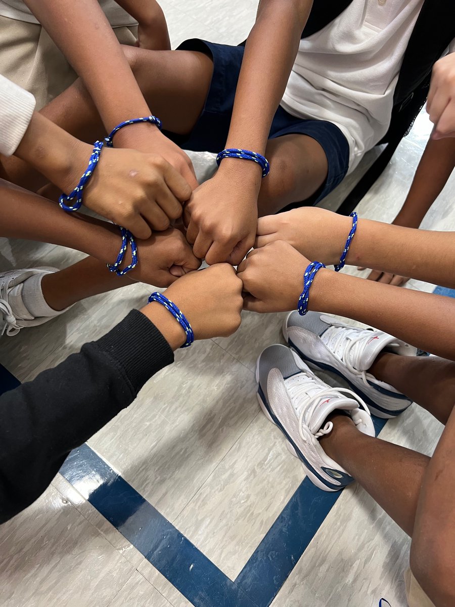 CMartinez_HISD's tweet photo. @CMartinez_HISD Our megawolves are all in on our Houses. The House of Courage, Curiosity, Integrity, Community, and Tenacity. It’s going to be a remarkable year as we @HISDREADY2RISE. https://t.co/4xodbee1XJ