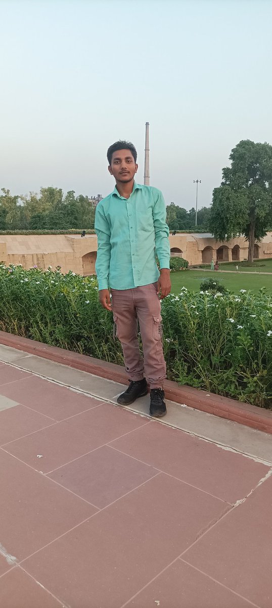 VivekLoyalist's tweet photo. Good picture at Raj Ghat in Delhi today. https://t.co/t2B8oNM4zU
