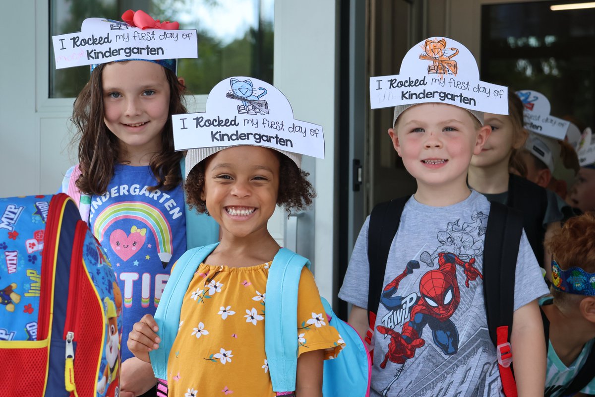 BSSDnews's tweet photo. What a great few first days it has been! We look forward to a wonderful school year. Thank you to all the support staff, teachers, students, and families for making BSSD the best place to be!

#WeAreBSSD https://t.co/XnMF8JncGR