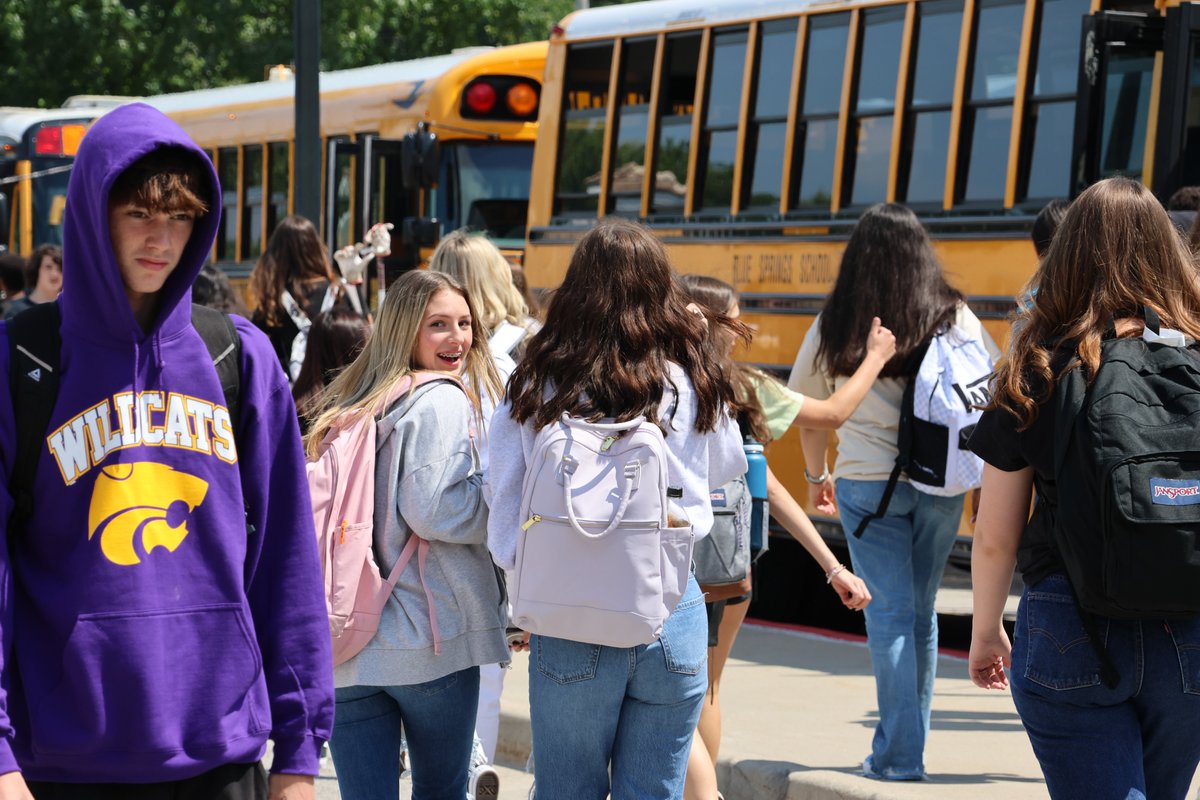 BSSDnews's tweet photo. What a great few first days it has been! We look forward to a wonderful school year. Thank you to all the support staff, teachers, students, and families for making BSSD the best place to be!

#WeAreBSSD https://t.co/XnMF8JncGR