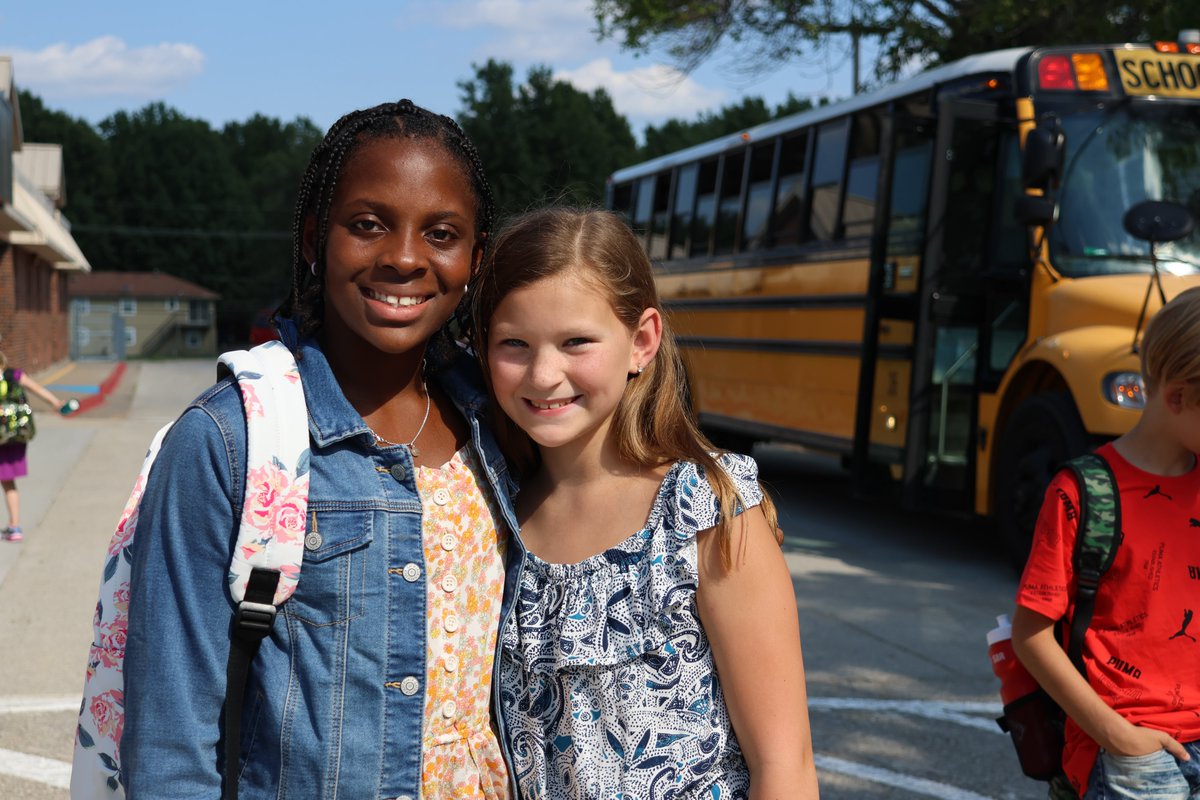 BSSDnews's tweet photo. What a great few first days it has been! We look forward to a wonderful school year. Thank you to all the support staff, teachers, students, and families for making BSSD the best place to be!

#WeAreBSSD https://t.co/XnMF8JncGR