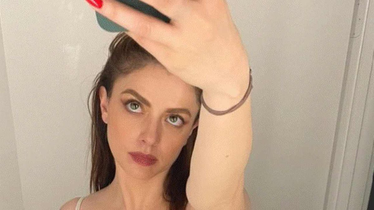 zazoomblog's tweet photo. Annalisa oggi è così ma come era prima quando studiava fisica all’università - #Annalisa #prima #quando #studiava https://t.co/8eydUp1K3g https://t.co/k3G65RzikY